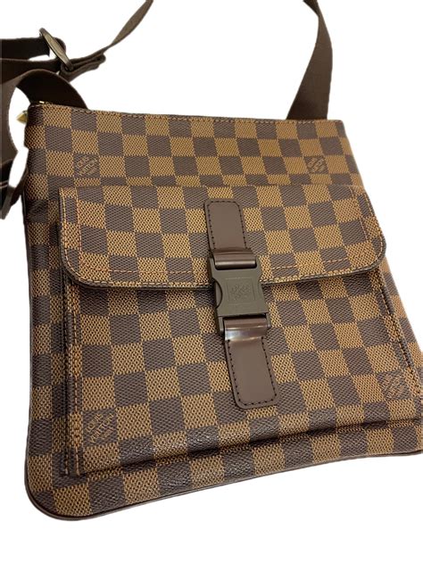 Louis Vuitton Pochette Melville Damier 